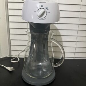Back To Basics Iced Tea Maker Model IT400 2.5 Quart works Missing Baskets